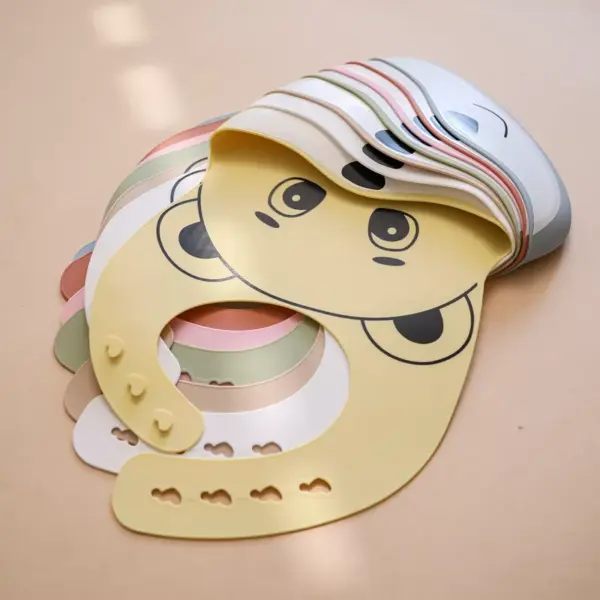 Adjustable Silicone Baby Bib with Crumb Catcher and Cute Bear Design