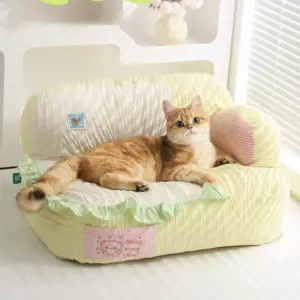 101174-ebbf55.webp All-Season Plush Cat Bed with Comfort and Security