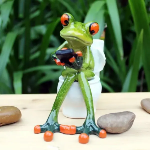 102359-233f7e.webp Charming Resin Frog Statue for Indoor & Outdoor Decor