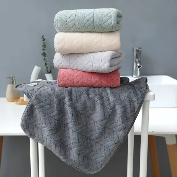 102360-773579.webp Luxurious Cotton-Polyester Blend Towel