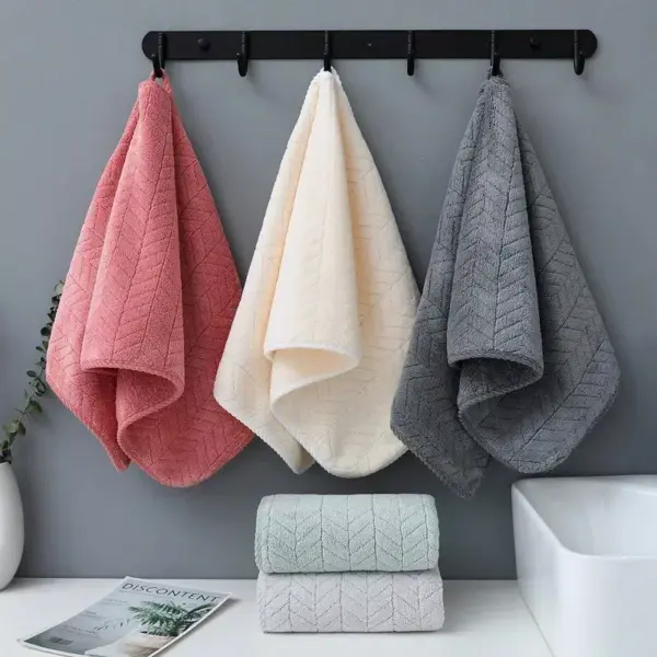 102360-88ef41.webp Luxurious Cotton-Polyester Blend Towel
