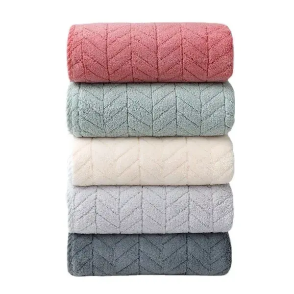 102360-94131e.webp Luxurious Cotton-Polyester Blend Towel