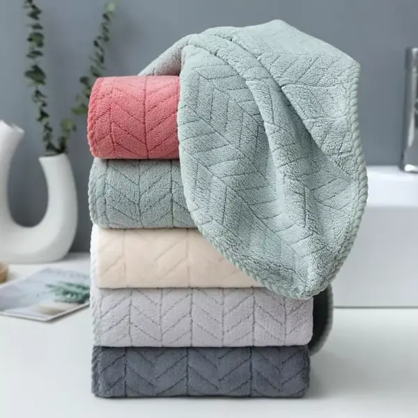 102360-cf783b.webp Luxurious Cotton-Polyester Blend Towel