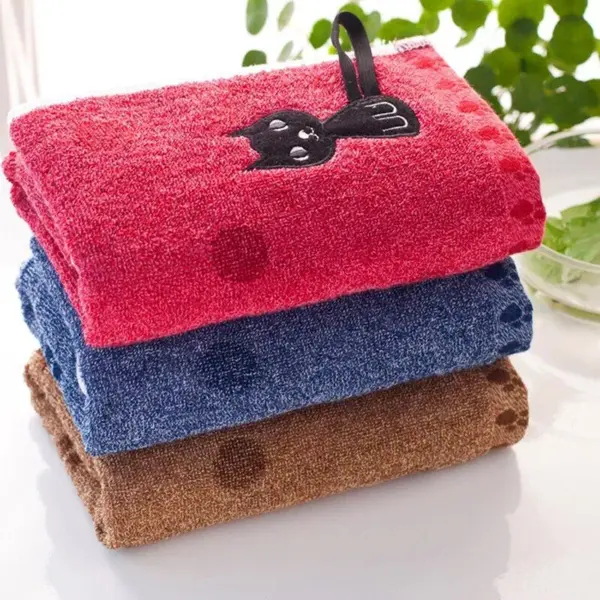102718-3d5a45.webp Charming Cartoon Cat Embroidered Cotton Face Towel
