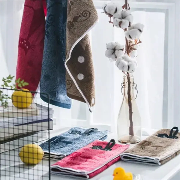 102718-b0a96f.webp Charming Cartoon Cat Embroidered Cotton Face Towel