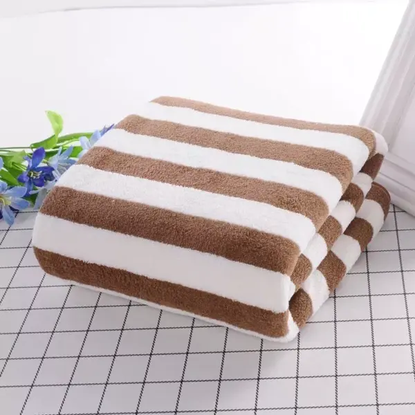 102719-862b77.webp Quick-Dry Luxury Stripe Microfiber Bath Towel