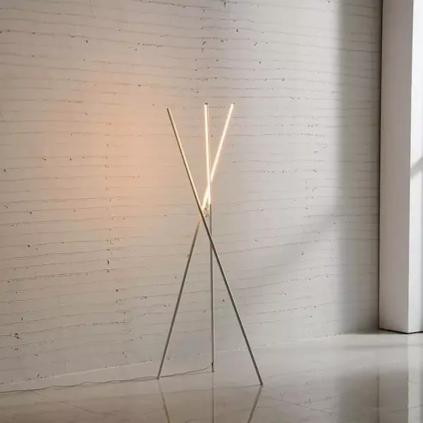 103553-079337.webp Modern Nordic LED Floor Lamp – Minimalist Aluminum 3-Prong Design for Elegant Home Lighting