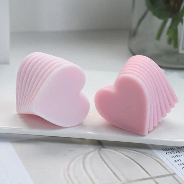 5bc6f3968ab6a77bb7940ce57ffbd1c5.jpg-full Heart-Shaped 3D Rotating Love Candle & Craft Mold
