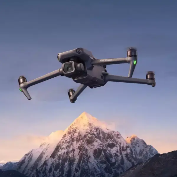 95611-ee5a9b.webp Advanced 4/3 CMOS Camera Drone with 5.1K/50fps Professional Imagery