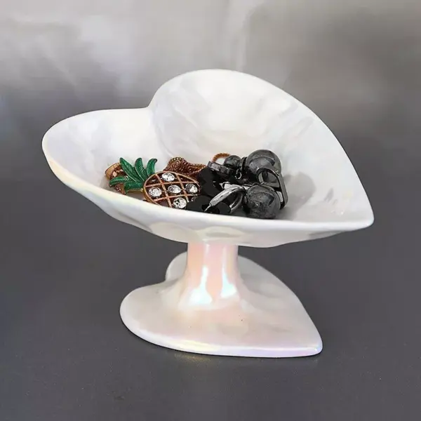 96459-19d911.webp Heart-Shaped Ceramic Tray: Jewelry & Cosmetic Organizer