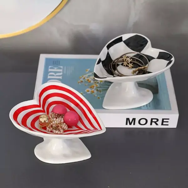 96459-1ffad4.webp Heart-Shaped Ceramic Tray: Jewelry & Cosmetic Organizer