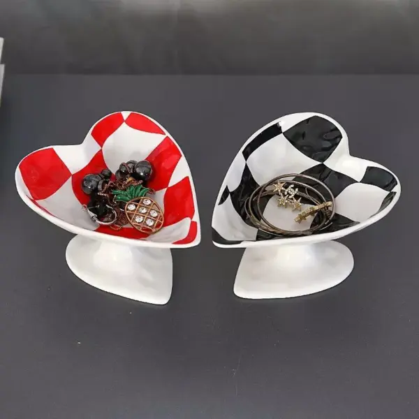 96459-273146.webp Heart-Shaped Ceramic Tray: Jewelry & Cosmetic Organizer