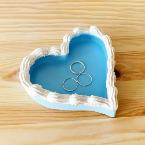 96460-c29c72.webp Heart-Shaped Resin Jewelry Organizer Tray for Rings, Necklaces, and Bracelets