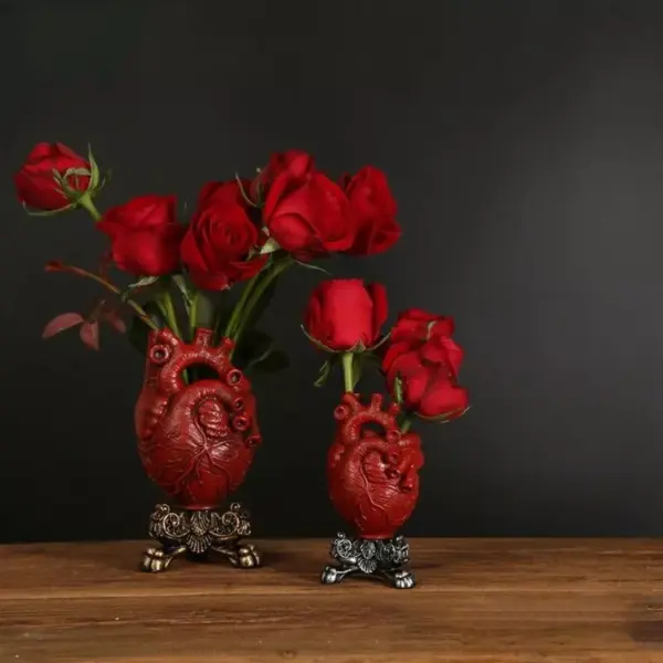 96490-e3a79d.webp Chic Resin Heart-Shaped Vase