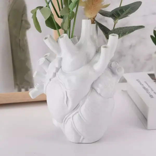 96491-6e3ce2.webp Heart-Shaped Anatomical Resin Vase