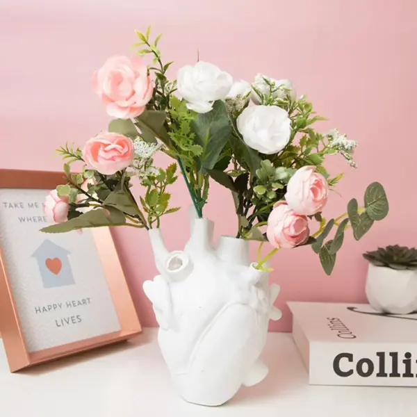 96491-a8add8.webp Heart-Shaped Anatomical Resin Vase