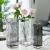 96493-cea892.webp Modern Heart-Shaped Glass Vase