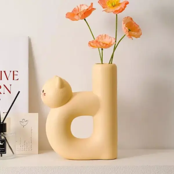 Charming Cat Letter D-Shaped Resin Vase