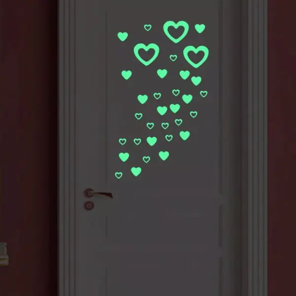 96784-408794.webp Glow-in-the-Dark Heart Wall Stickers