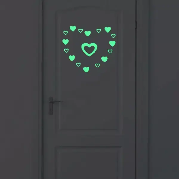 96784-7d53ef.webp Glow-in-the-Dark Heart Wall Stickers