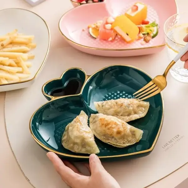 96806-de27a3.webp Heart-Shaped Ceramic Plate for Western Cuisine & Desserts
