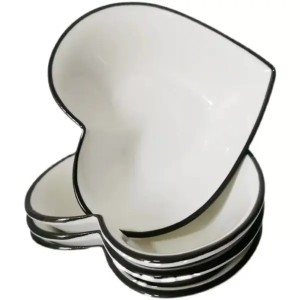 96814-29376c.webp Chic Heart-Shaped Ceramic Plate