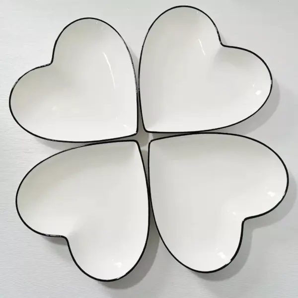 96814-a4be4e.webp Chic Heart-Shaped Ceramic Plate