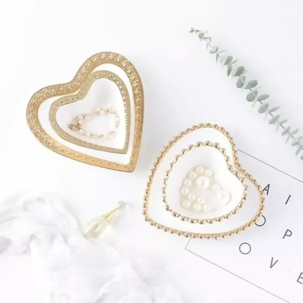 96901-64c898.webp Heart-Shaped Porcelain Decorative Dish