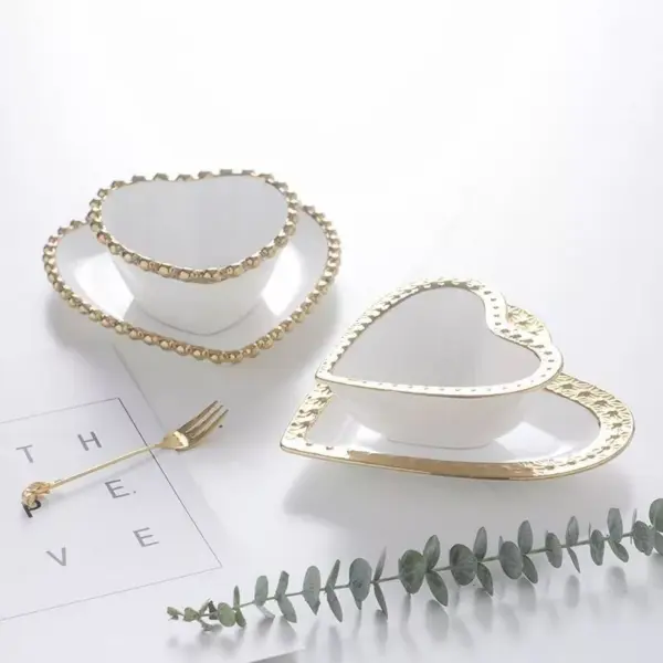 96901-6deb75.webp Heart-Shaped Porcelain Decorative Dish