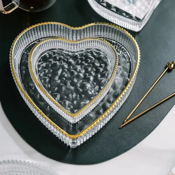 96902-fa6c46.webp Heart-Shaped Glass Dessert Plate with Gold Rim