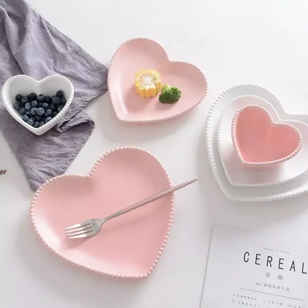 96918-e2ff08.webp Heart-Shaped Ceramic Tableware Set