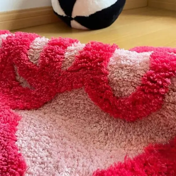 97328-1d065a.webp Charming Heart-Shaped Fluffy Rug