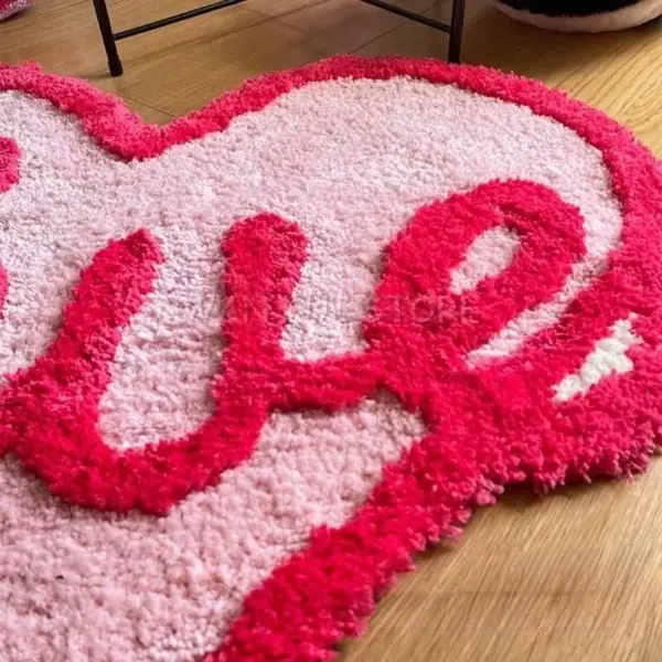 97328-ab001e.webp Charming Heart-Shaped Fluffy Rug
