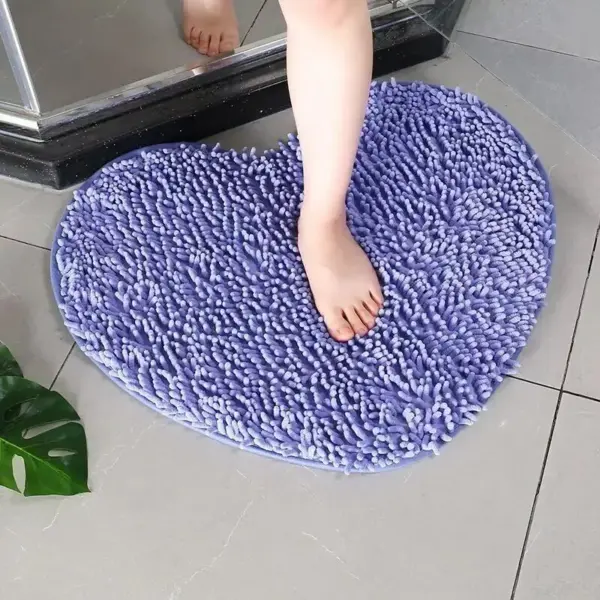 97334-37feb5.webp Heart-Shaped Chenille Floor Mat