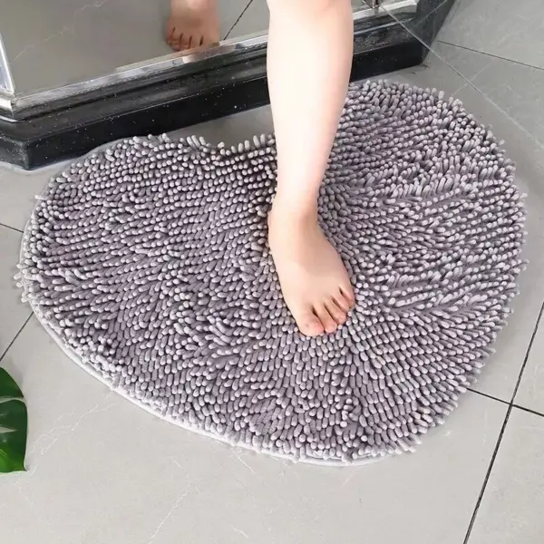 97334-861ff4.webp Heart-Shaped Chenille Floor Mat