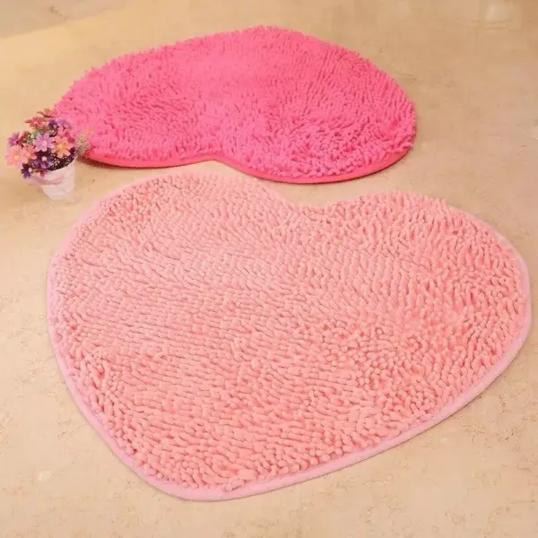 97334-892f12.webp Heart-Shaped Chenille Floor Mat