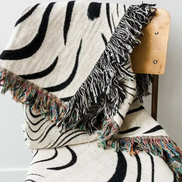 107052-ad93a9.webp Luxurious Black Water Waves Cotton Tapestry Blanket for Home and Travel