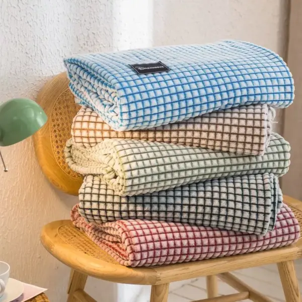 107054-796a65.webp Luxurious Plaid Milk Fleece Blanket