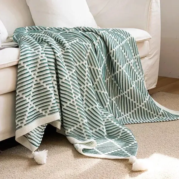 107056-becf2a.webp Luxury Tassel Knitted Throw Blanket
