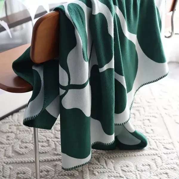 107061-3c1b37.webp Luxurious Nordic Floral Jacquard Throw Blanket