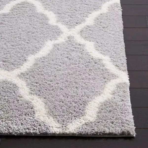 107130-138e1a.webp Elegant Gray/Ivory Trellis Shag Area Rug, 5' x 7' - Soft Polyester, Power Loomed