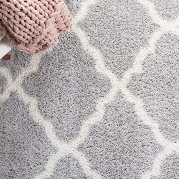 107130-e0118f.webp Elegant Gray/Ivory Trellis Shag Area Rug, 5' x 7' - Soft Polyester, Power Loomed