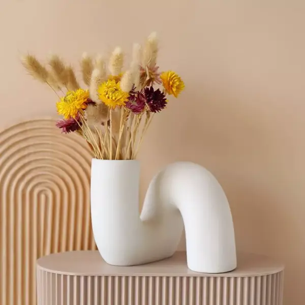 107459-7d77d6.webp Contemporary Abstract Ceramic Vase