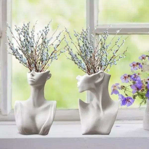 107504-185fb6.webp European Ceramic Face Vase