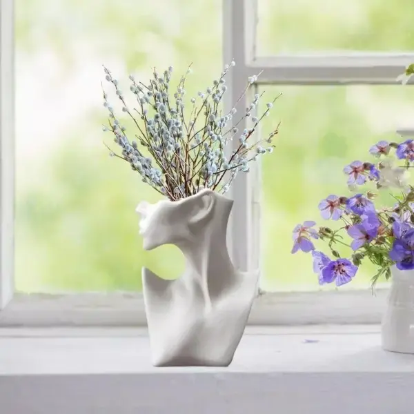 107504-da76ef.webp European Ceramic Face Vase