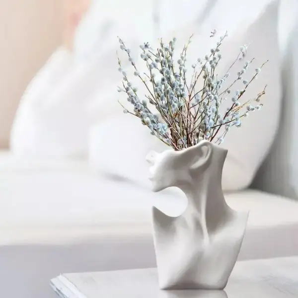 107504-e18125.webp European Ceramic Face Vase