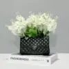 107507-39b112.webp Chic Ceramic Handbag Vase