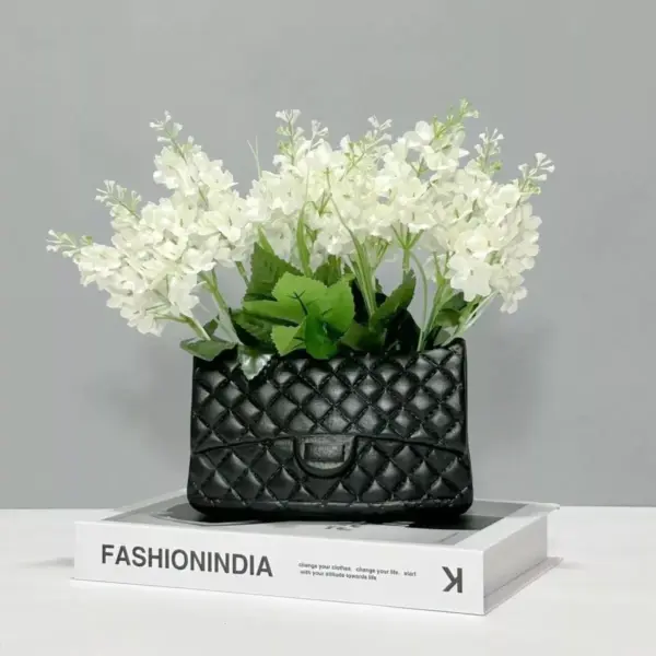 107507-39b112.webp Chic Ceramic Handbag Vase
